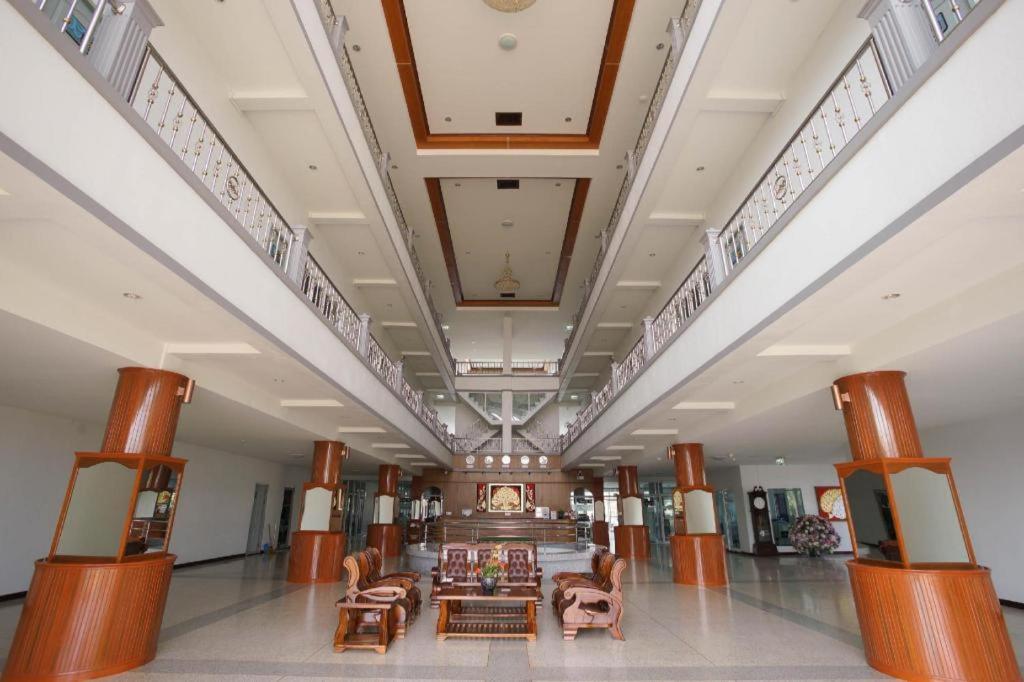 Oyo 75394 Sakthong Grand Hotel Chiang Khong Exterior foto