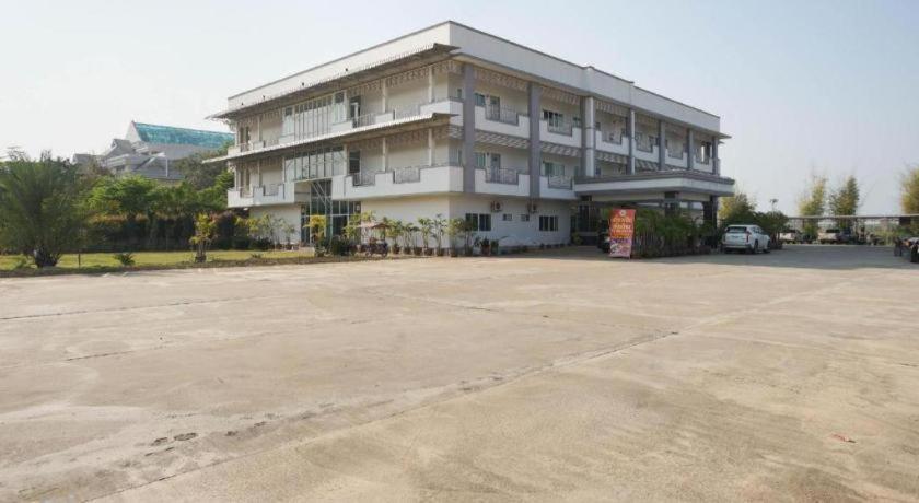 Oyo 75394 Sakthong Grand Hotel Chiang Khong Exterior foto